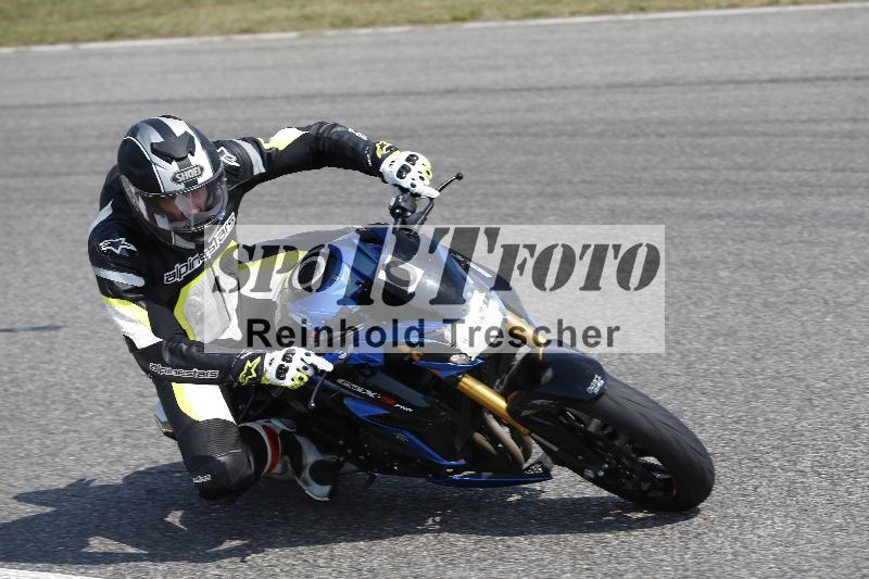 /Archiv-2025/49 26.08.2025 Cornu Master School ADR/blau-bleu/0-4